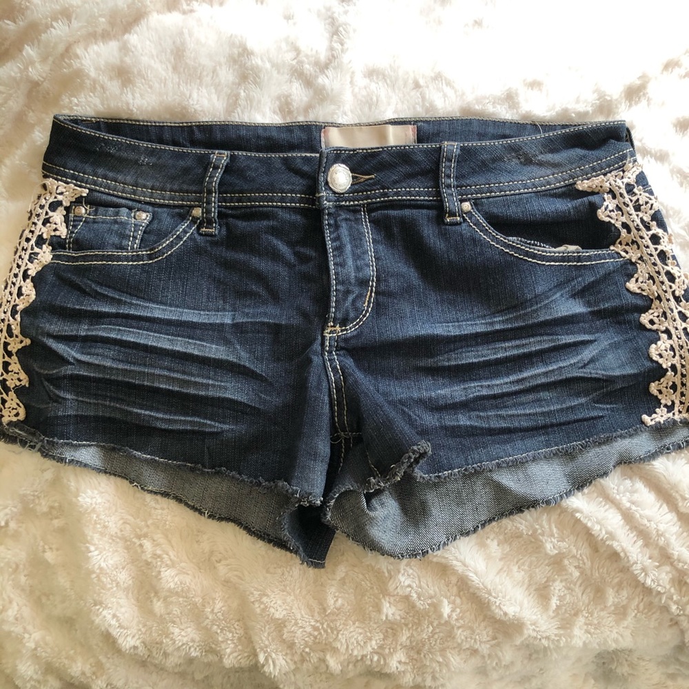 Laced denim shorts